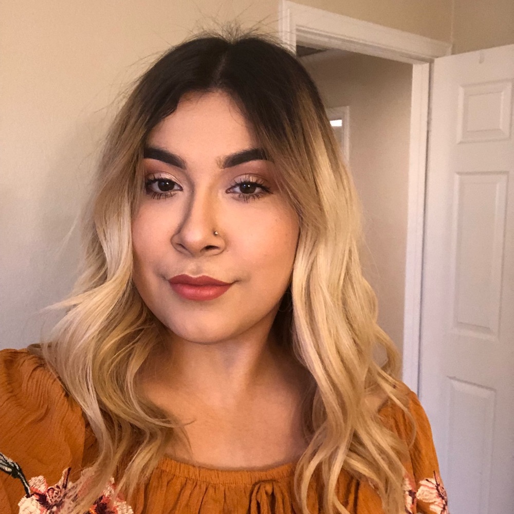 Meet your Posher, Laura